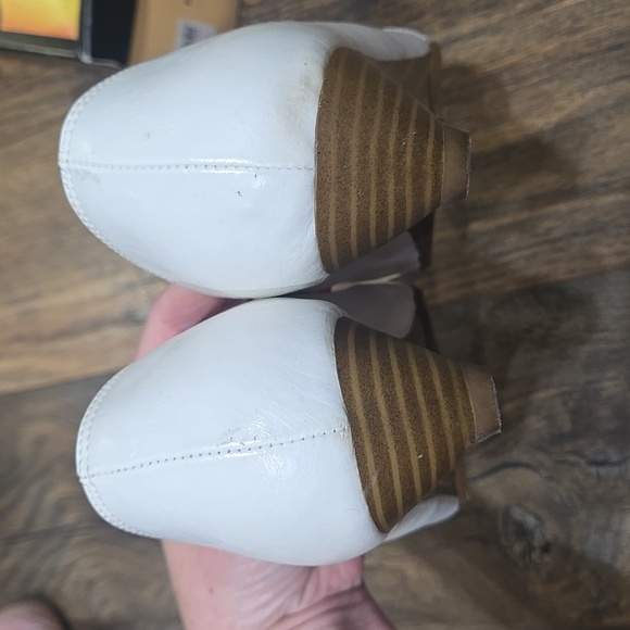 Predictions Women's Cream Peep Toe Wedges - Picture 3 of 4